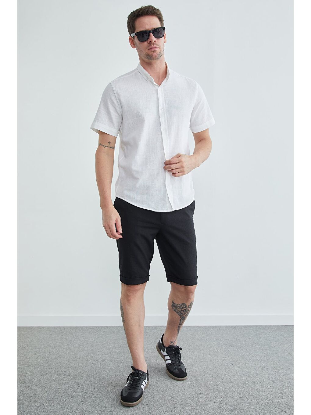 Siyah Beli Bağlamalı Cepli Duble Paça Şort-2