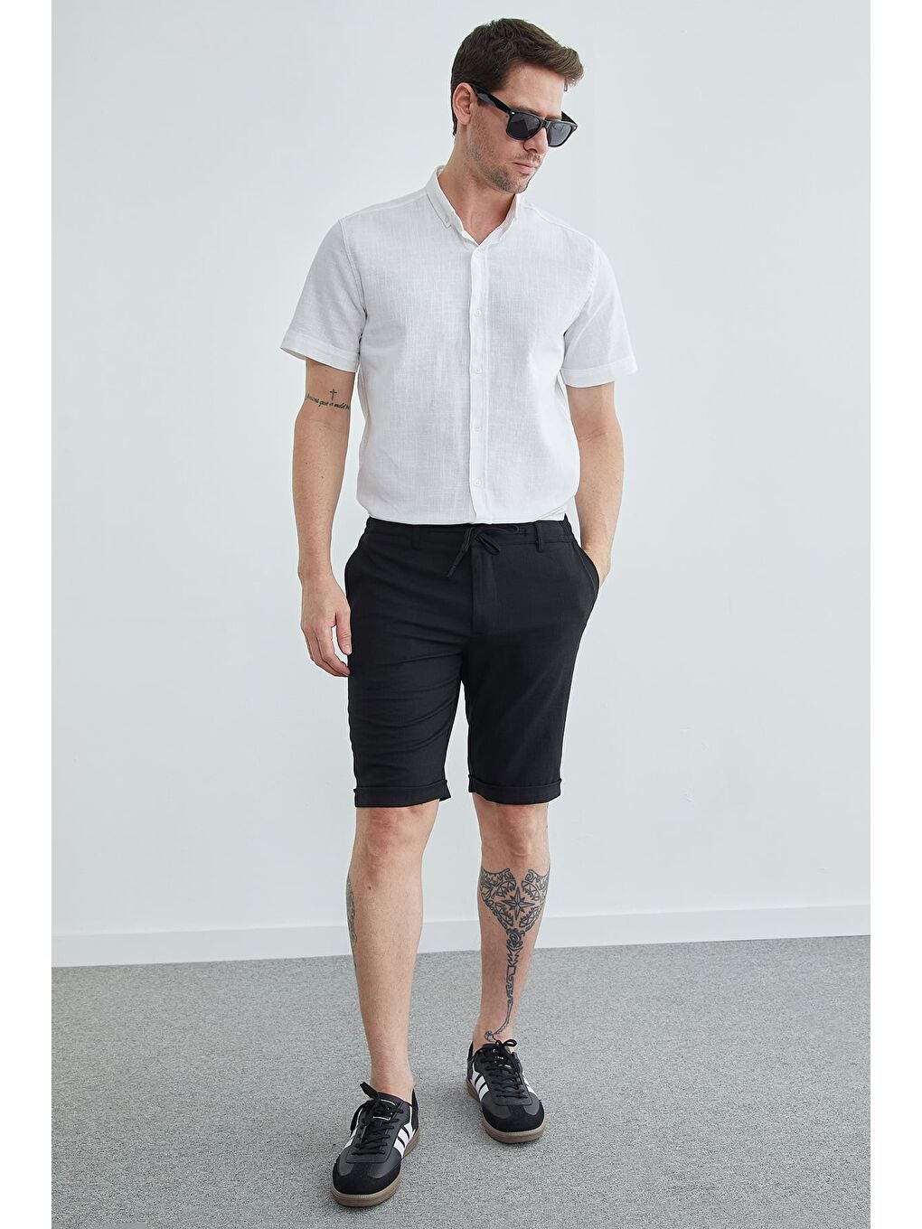 Siyah Beli Bağlamalı Cepli Duble Paça Şort-4