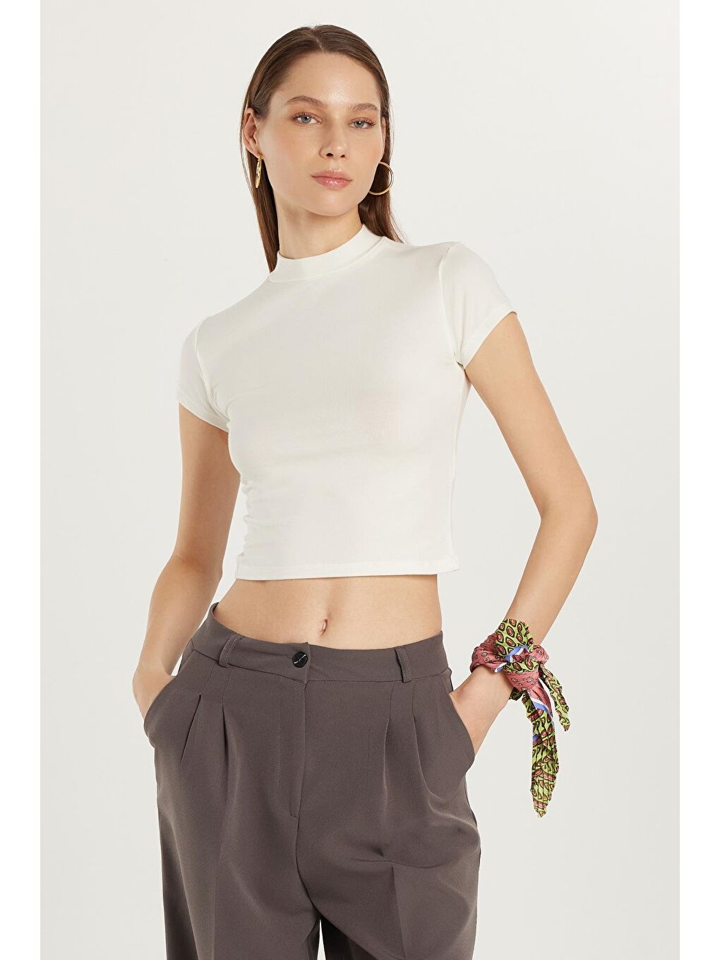 Kadın Modal Kumaş Slim Fit Dar Kesim Dik Yaka Ekru Bluz