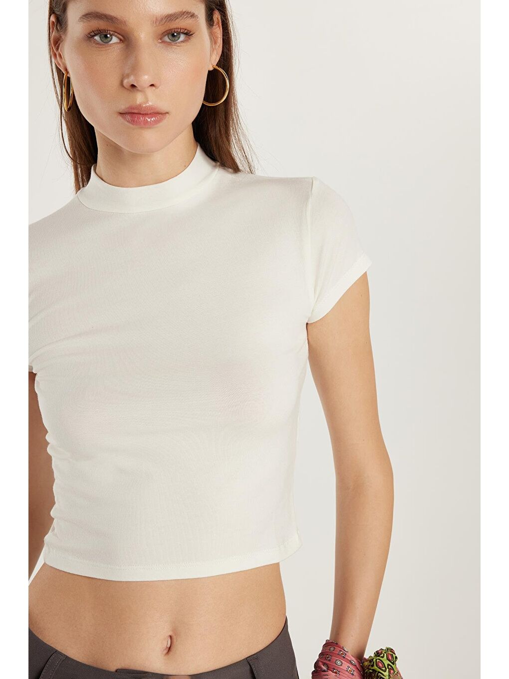 Kadın Modal Kumaş Slim Fit Dar Kesim Dik Yaka Ekru Bluz-2