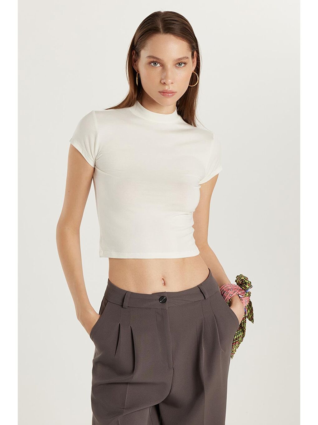 Kadın Modal Kumaş Slim Fit Dar Kesim Dik Yaka Ekru Bluz-3