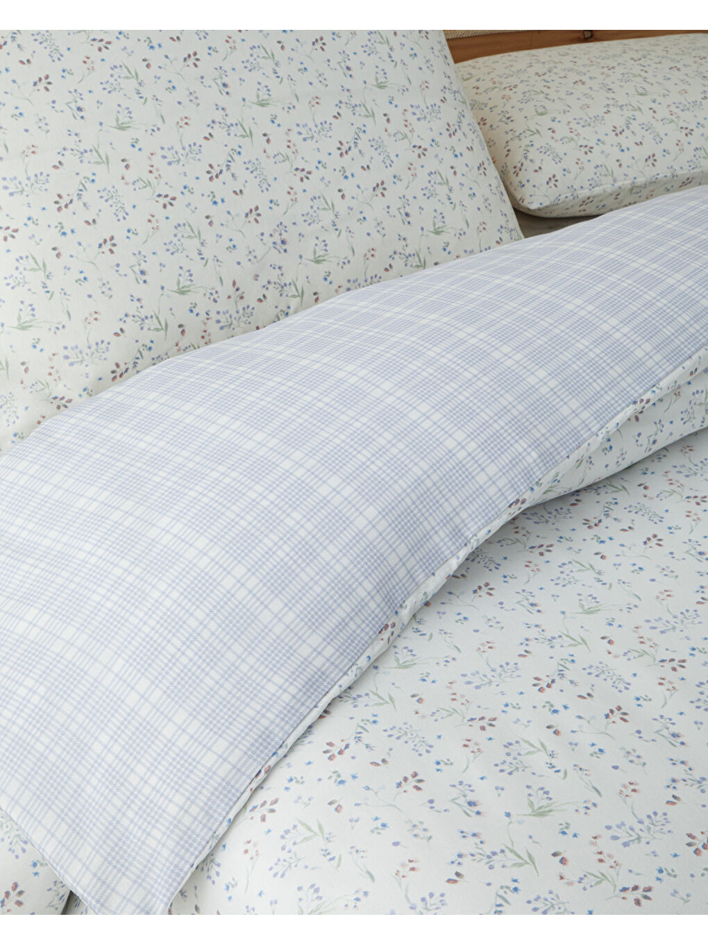 Sweety Meadow Kolay Ütülenir Çift Kişilik Nevresim Seti 200x220 cm Lila-3