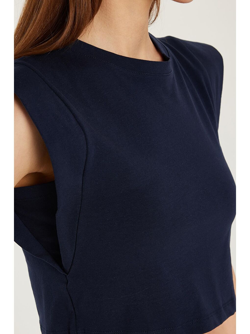 Kadın Slim Fit Dar Kesim Sıfır Kollu Bisiklet Yaka Lacivert Bluz-2