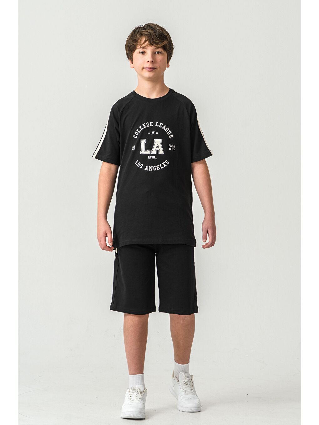 Siyah College League Los Angels Baskılı Alt Yanlar Biyeli Ve Çıtçıtlı Erkek Çocuk Şort - Tişört Takımı