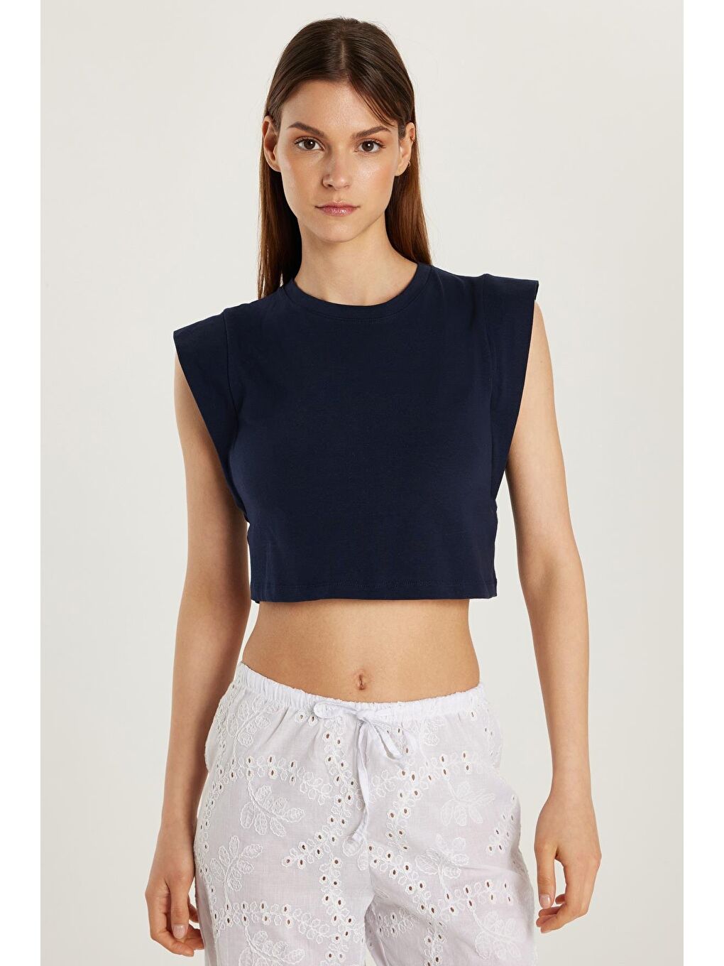 Kadın Slim Fit Dar Kesim Sıfır Kollu Bisiklet Yaka Lacivert Bluz-3