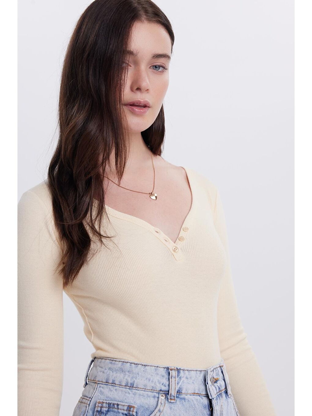 Bej Kadın Slim Fit Dar Kesim Pamuklu V Yaka Taş Bluz