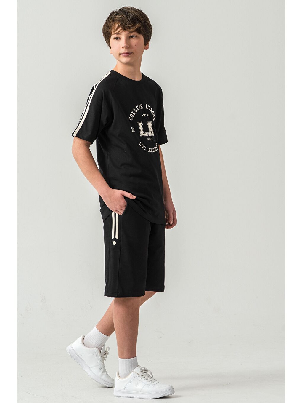 Siyah College League Los Angels Baskılı Alt Yanlar Biyeli Ve Çıtçıtlı Erkek Çocuk Şort - Tişört Takımı-2