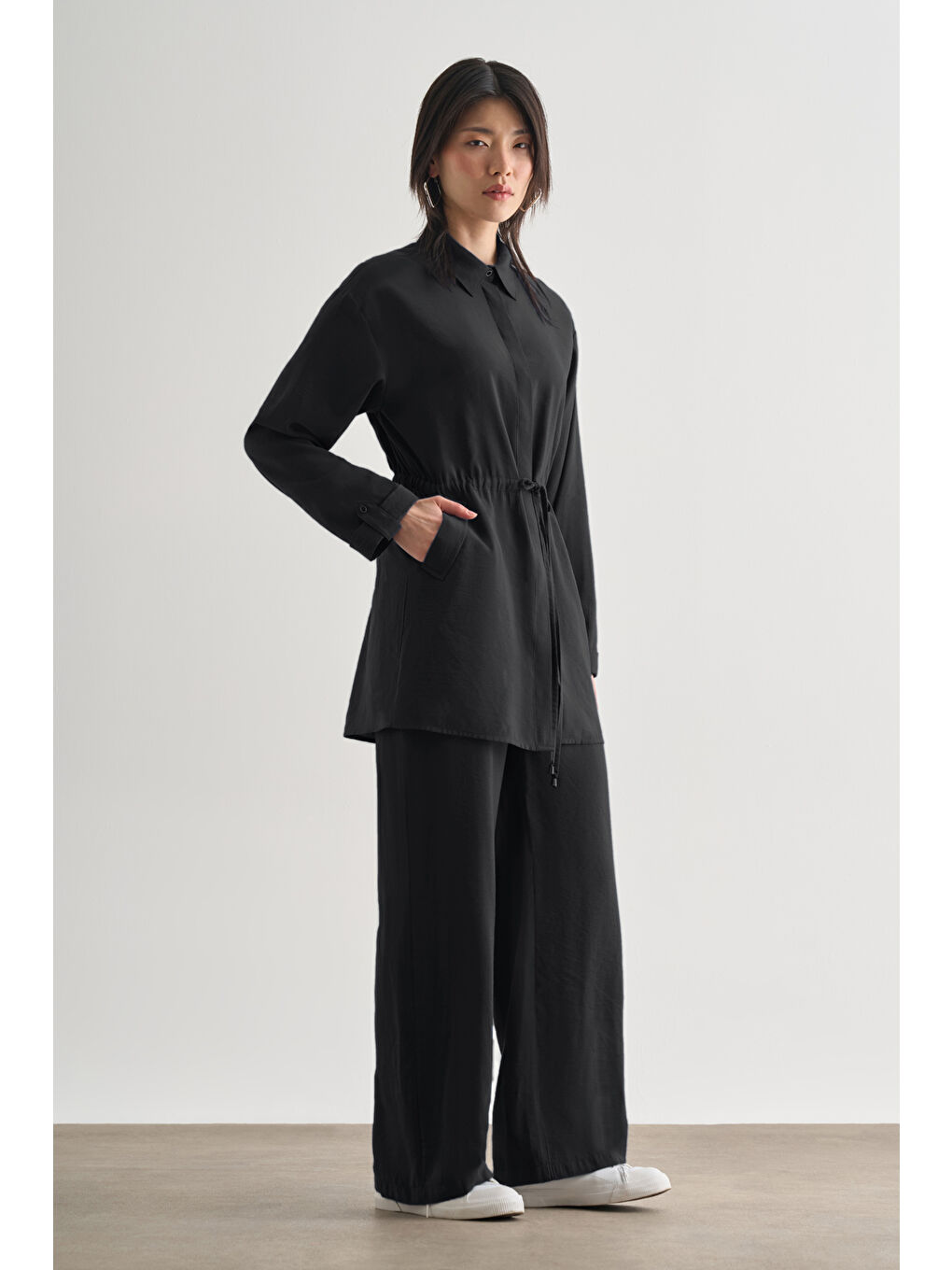 Çift Cepli Beli İp Büzgülü Modal Siyah Tunik-1