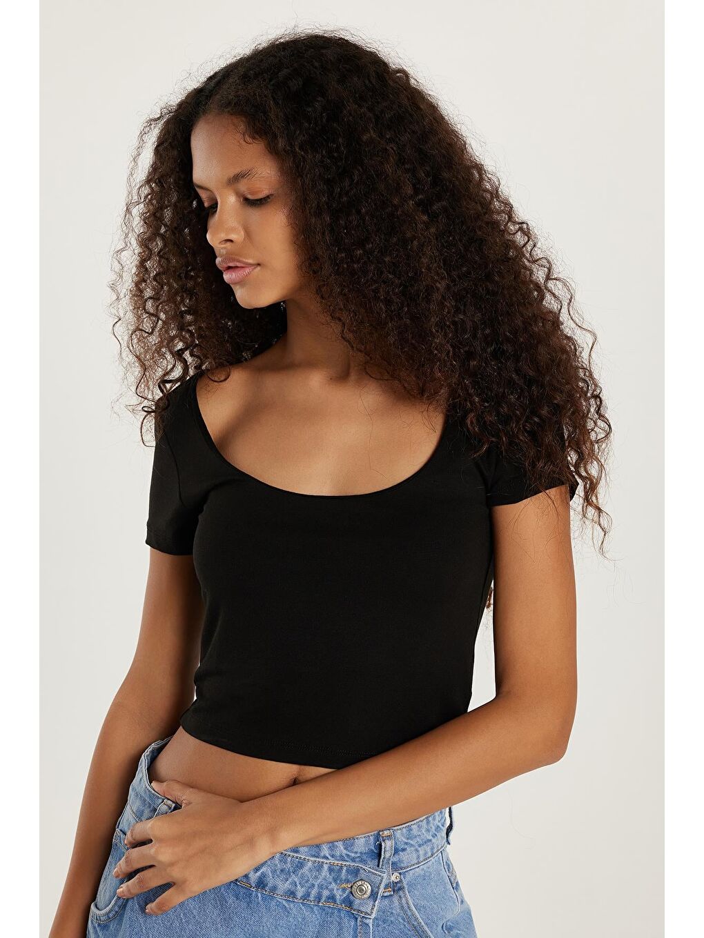 Kadın Slim Fit Dar Kesim Kısa Kollu U Yaka Siyah Bluz