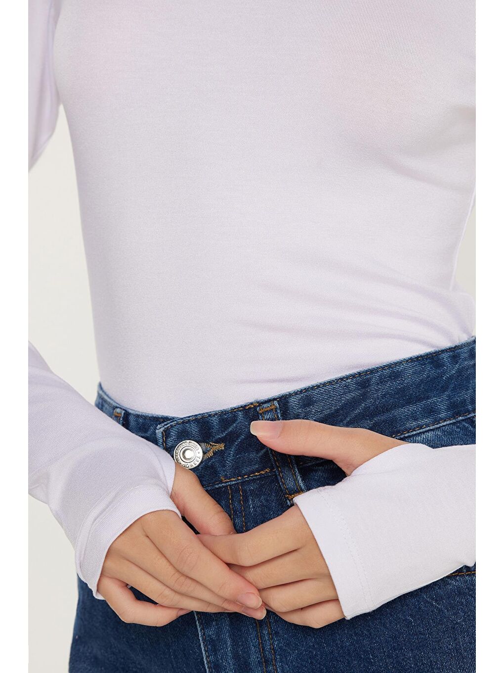 Kadın Regular Fit Klasik Kesim Viskon Kumaş Balıkçı Yaka Beyaz Bluz-2