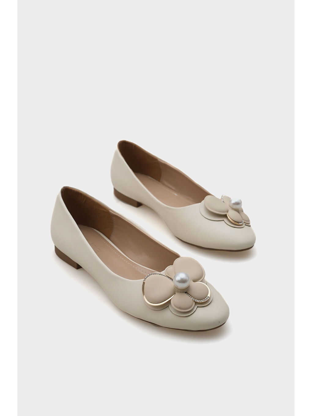 Bej Blanca İncili Çiçekli Aksesuarlı Kadın Babet-1