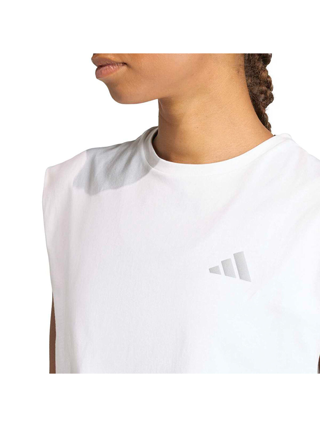 Running Essentials Kadın Beyaz Yuvarlak Yaka Crop-1