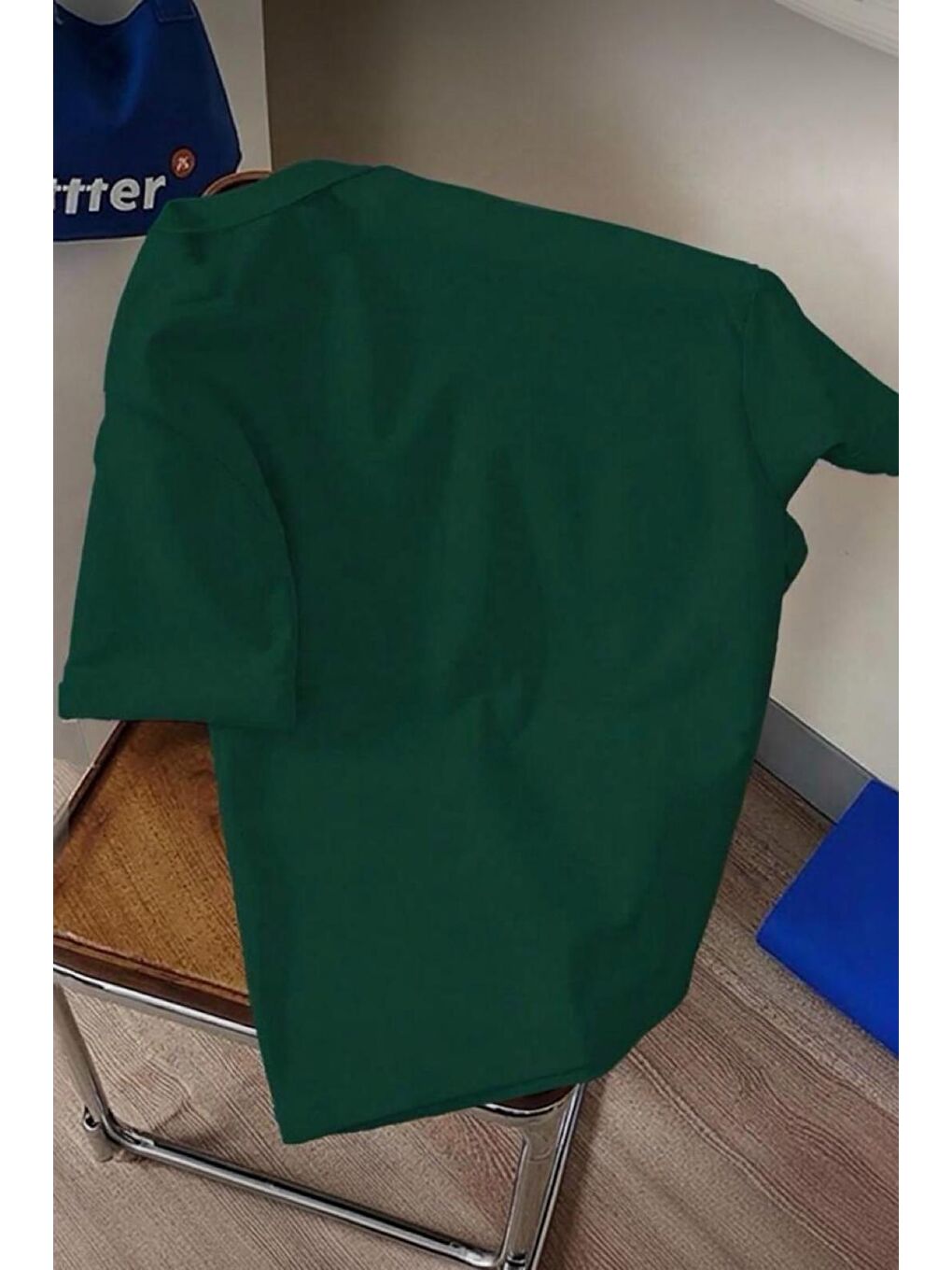 Yeşil Yorgun Kedi İllüstrasyonlu Unisex Tasarım Tişört-1