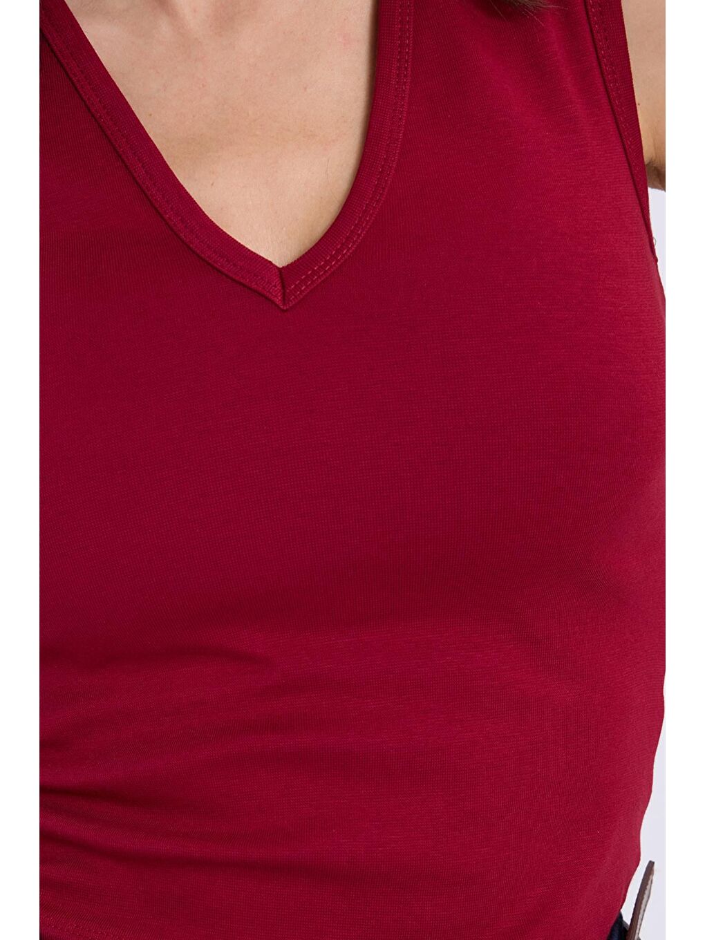 Kadın Slim Fit Dar Kesim V Yaka Sıfır Kol Pamuklu Ribanalı Bordo Bluz-2