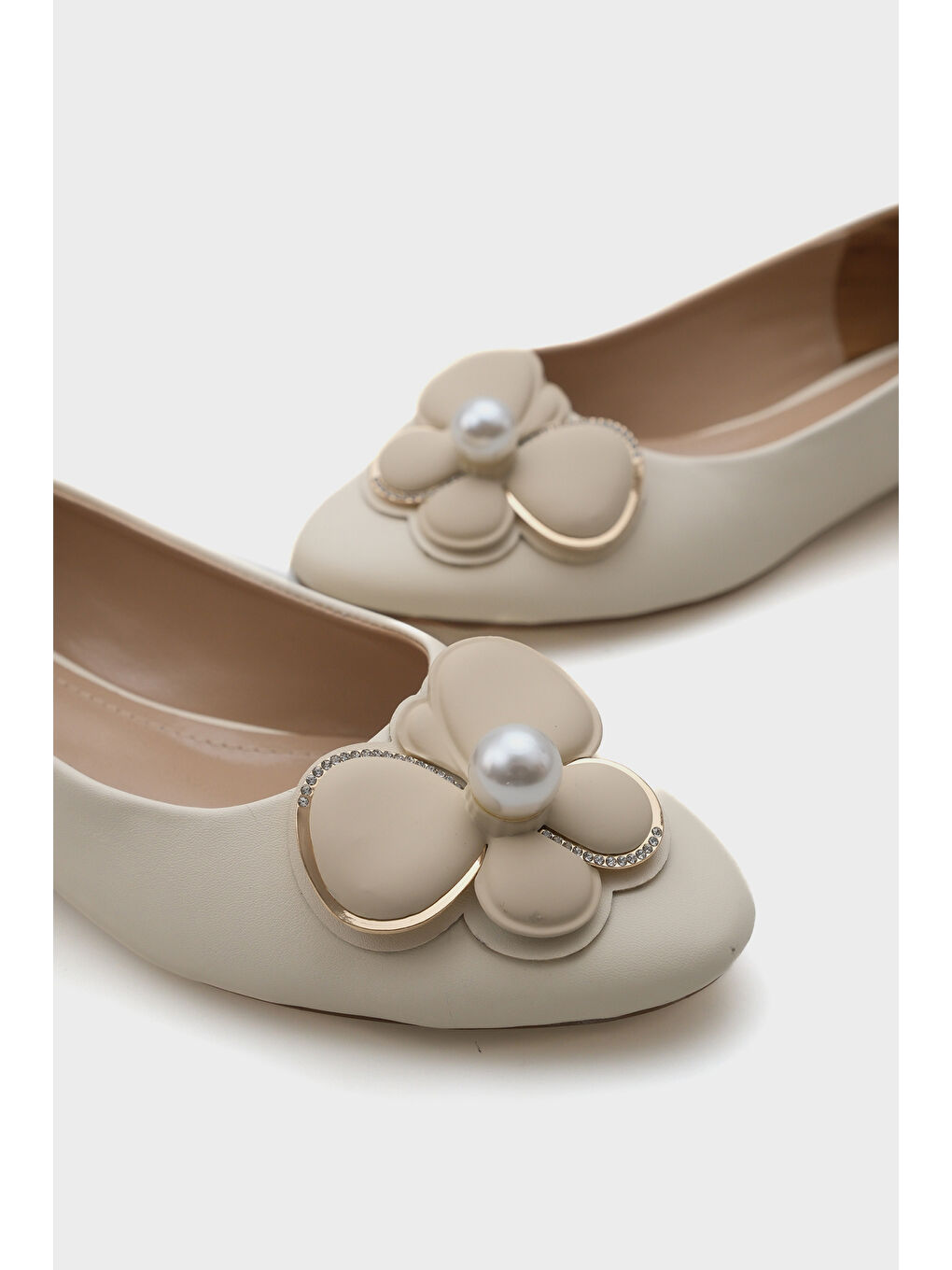 Bej Blanca İncili Çiçekli Aksesuarlı Kadın Babet-5