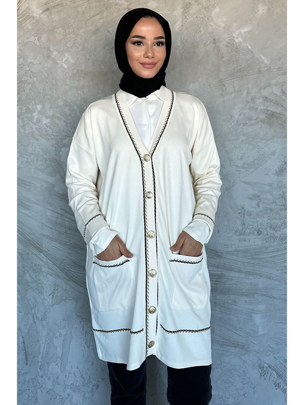 Ekru Cepli Düğme Detaylı Tesettür Triko Hırka