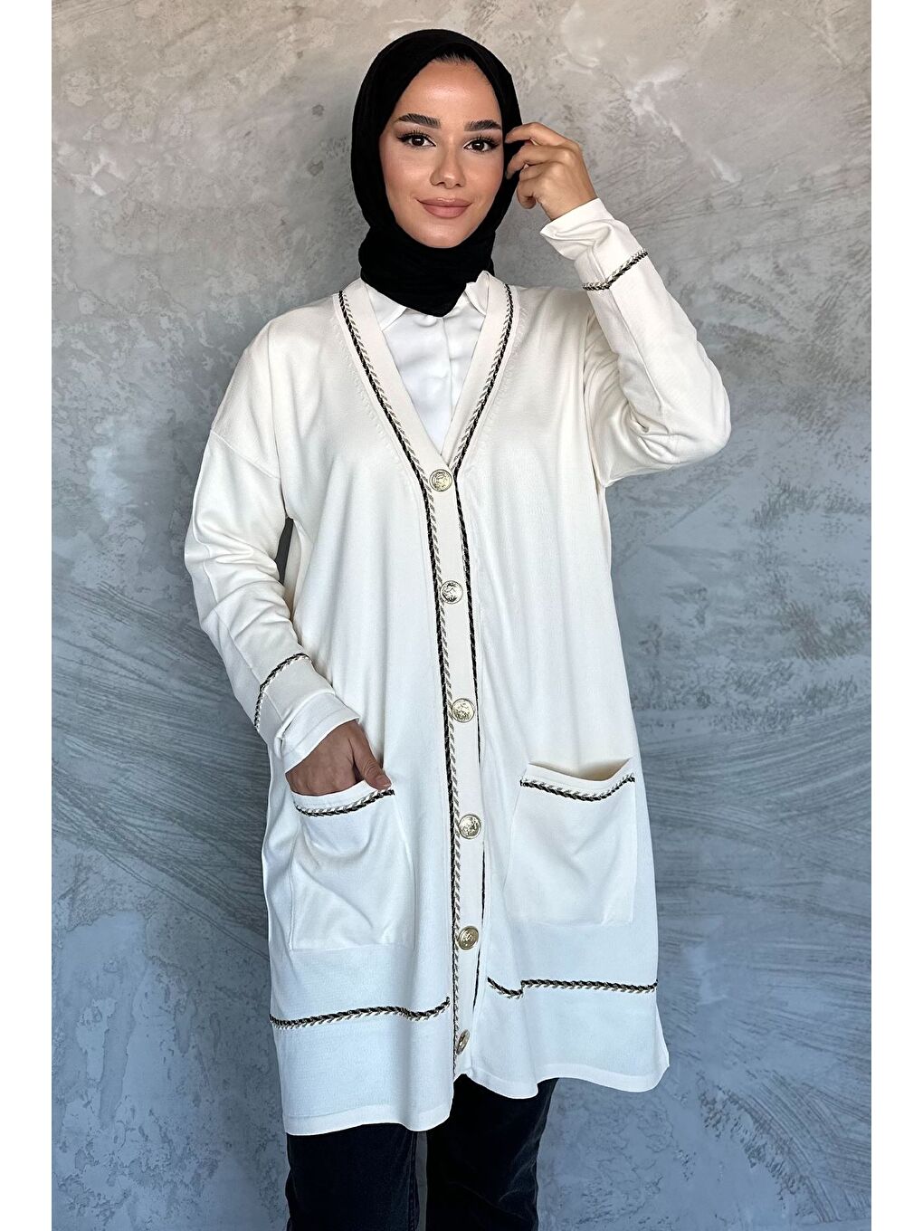 Ekru Cepli Düğme Detaylı Tesettür Triko Hırka-2