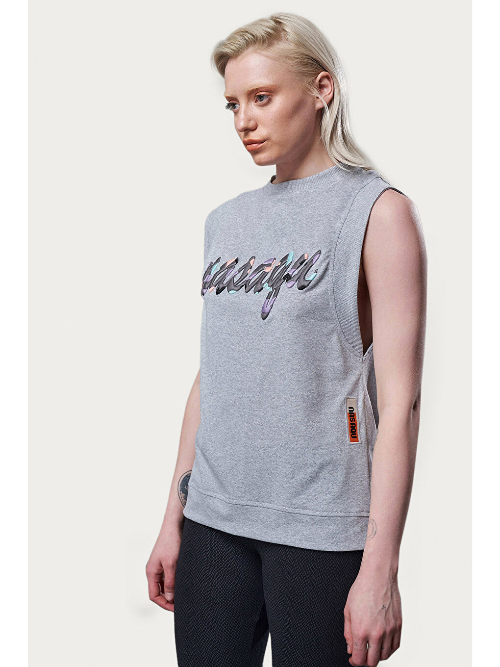 Kyz Nakışlı İkonik Top   Gri Krom-1