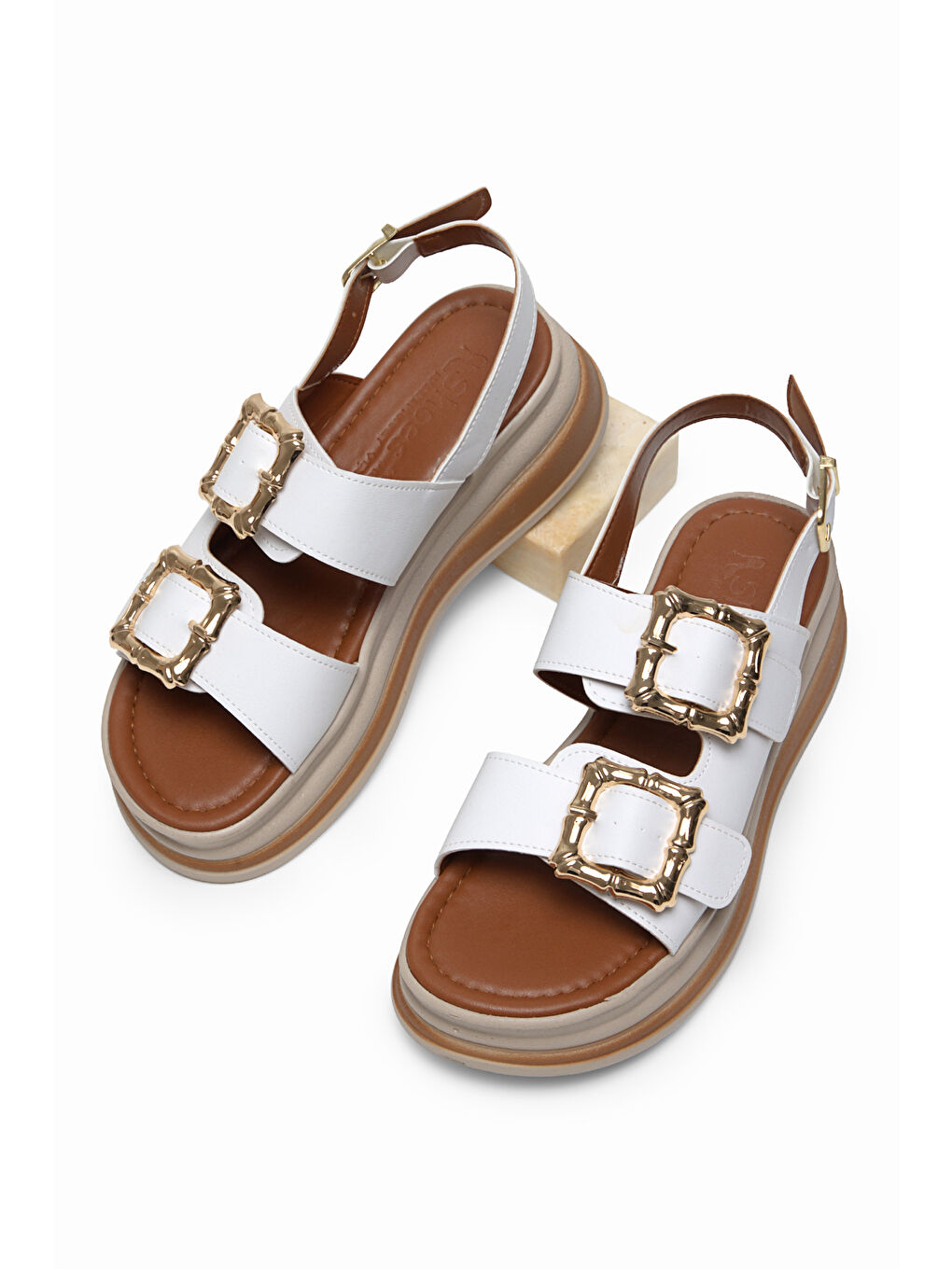 Kadın Beyaz Rahat Kalıp Yüksek Taban Tokalı Sandalet-4