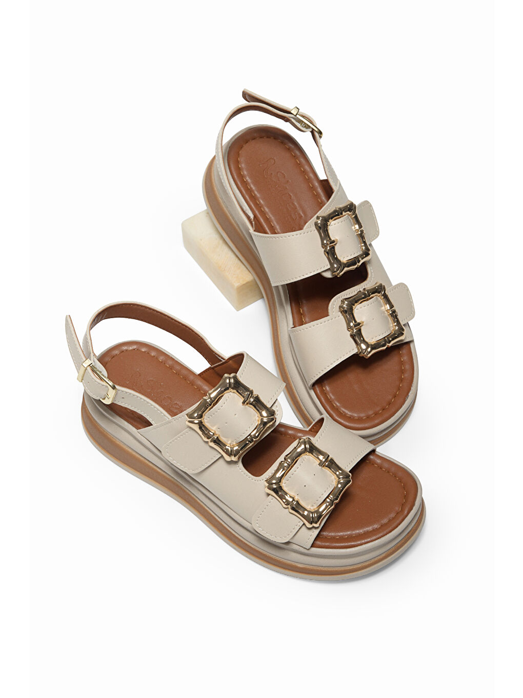 Kadın Bej Rahat Kalıp Yüksek Taban Tokalı Sandalet