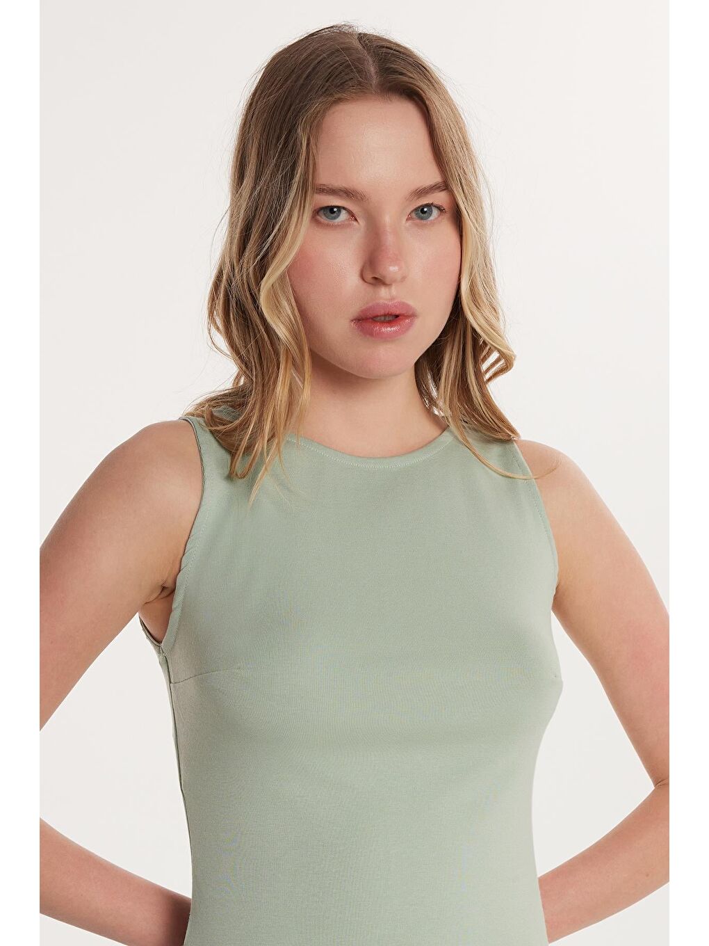 Yeşil Kadın Modal Kumaş Slim Fit Dar Kesim Bisiklet Yaka Düz Basic Mint Bluz-1