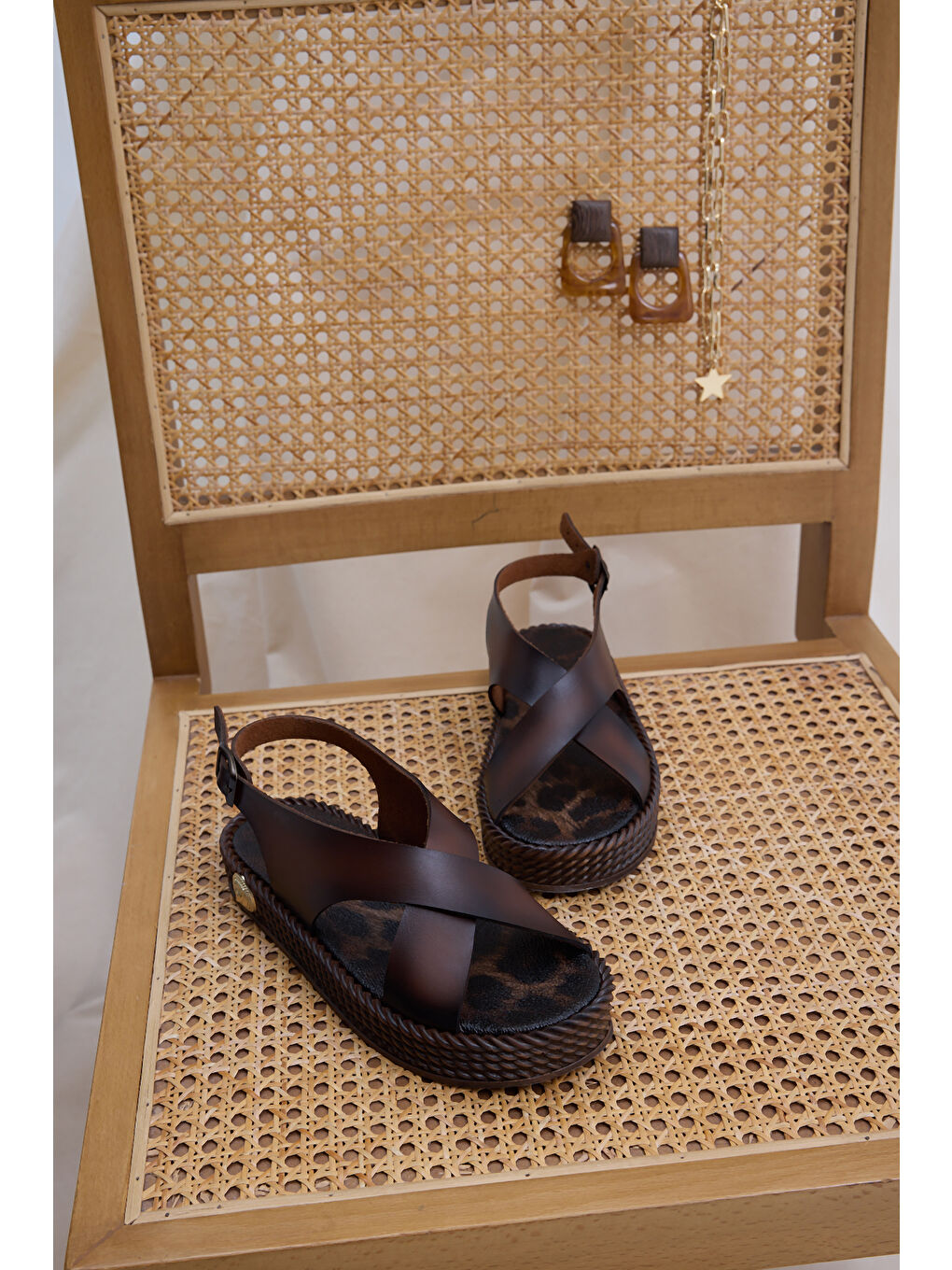 Kahverengi Kadın Taba Poli Taban Rahat Çapraz Bantlı Sandalet-5