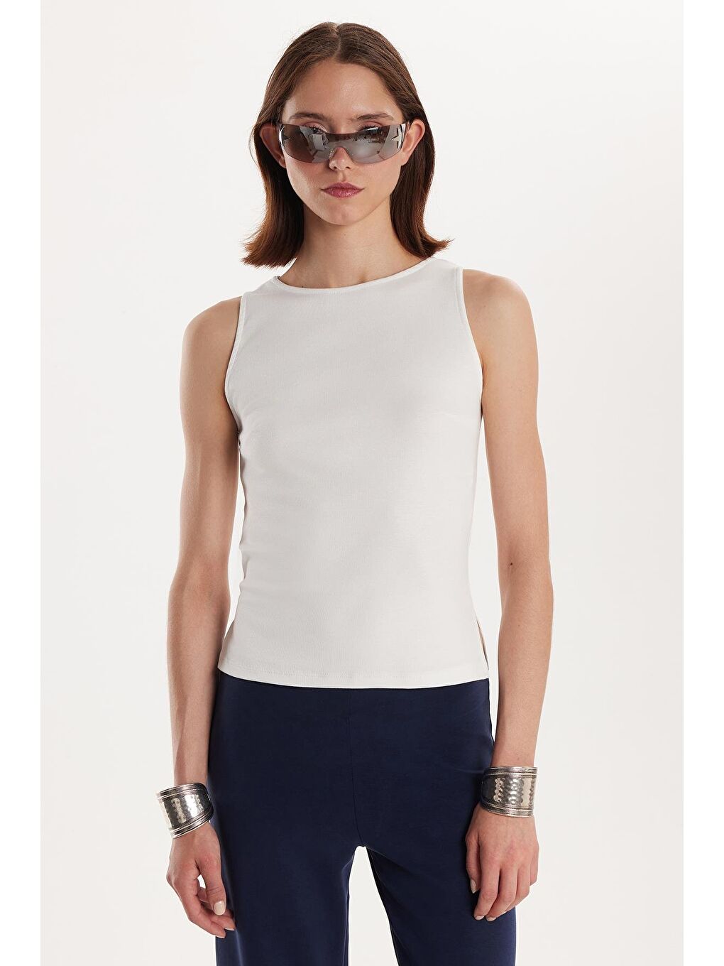 Kadın Modal Kumaş Slim Fit Dar Kesim Bisiklet Yaka Düz Basic Ekru Bluz-3