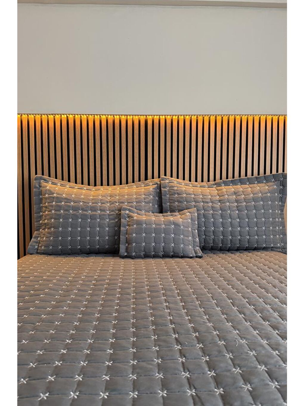 Yıldız Çift Kişilik Kapitoneli Yatak Örtüsü Antrasit-1