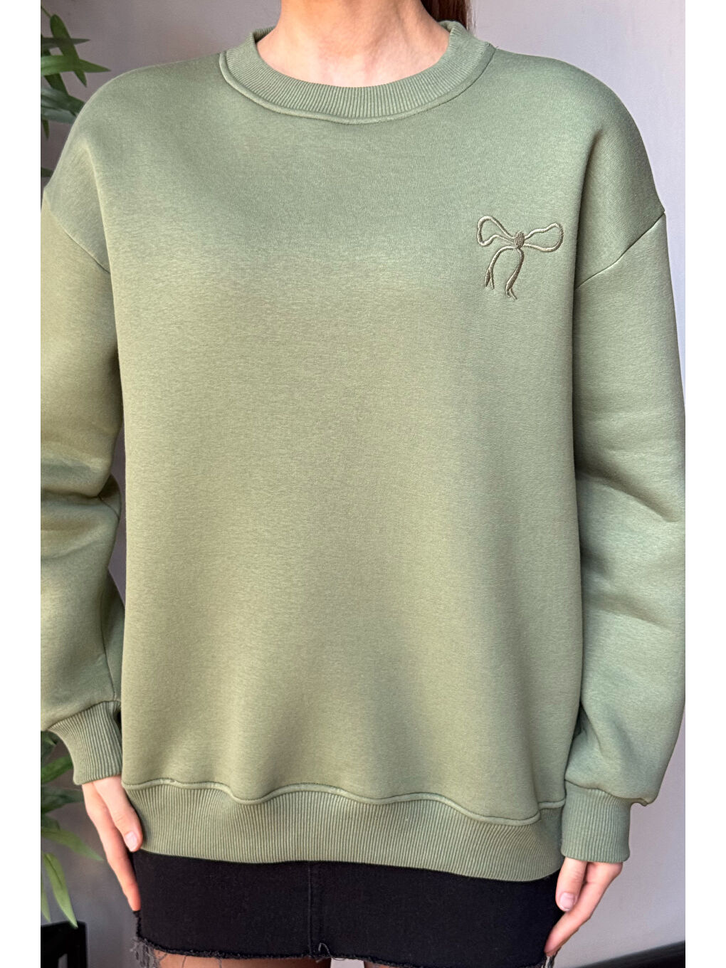 GÜLSELİ Haki Kadın Fiyonk Nakışlı Şardonlu Sweatshirt - 2