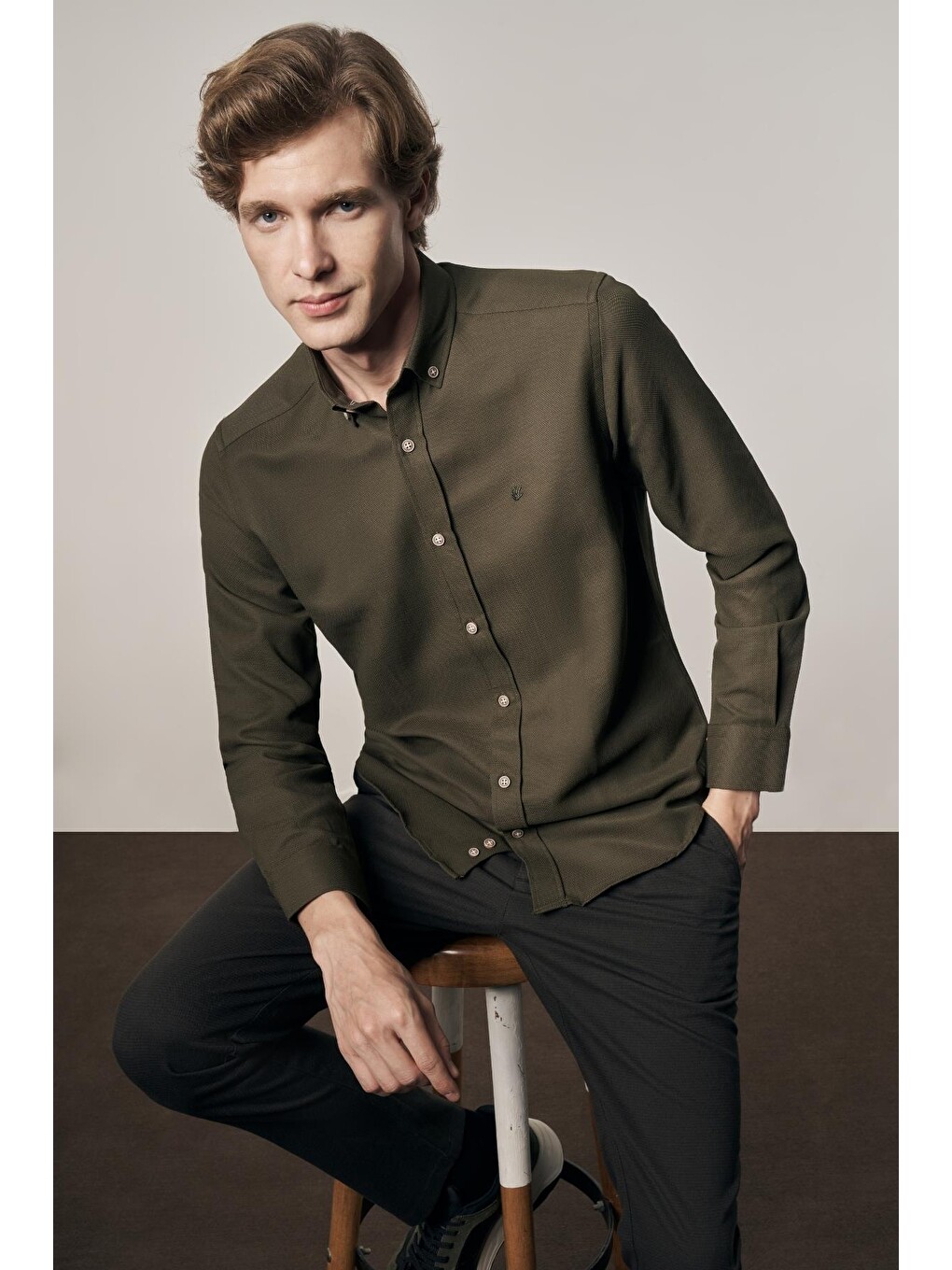Koyu Haki Perfetto Düğmeli Yaka Uzun Kol Cepsiz Slim Fit Cls Gömlek 1004255173