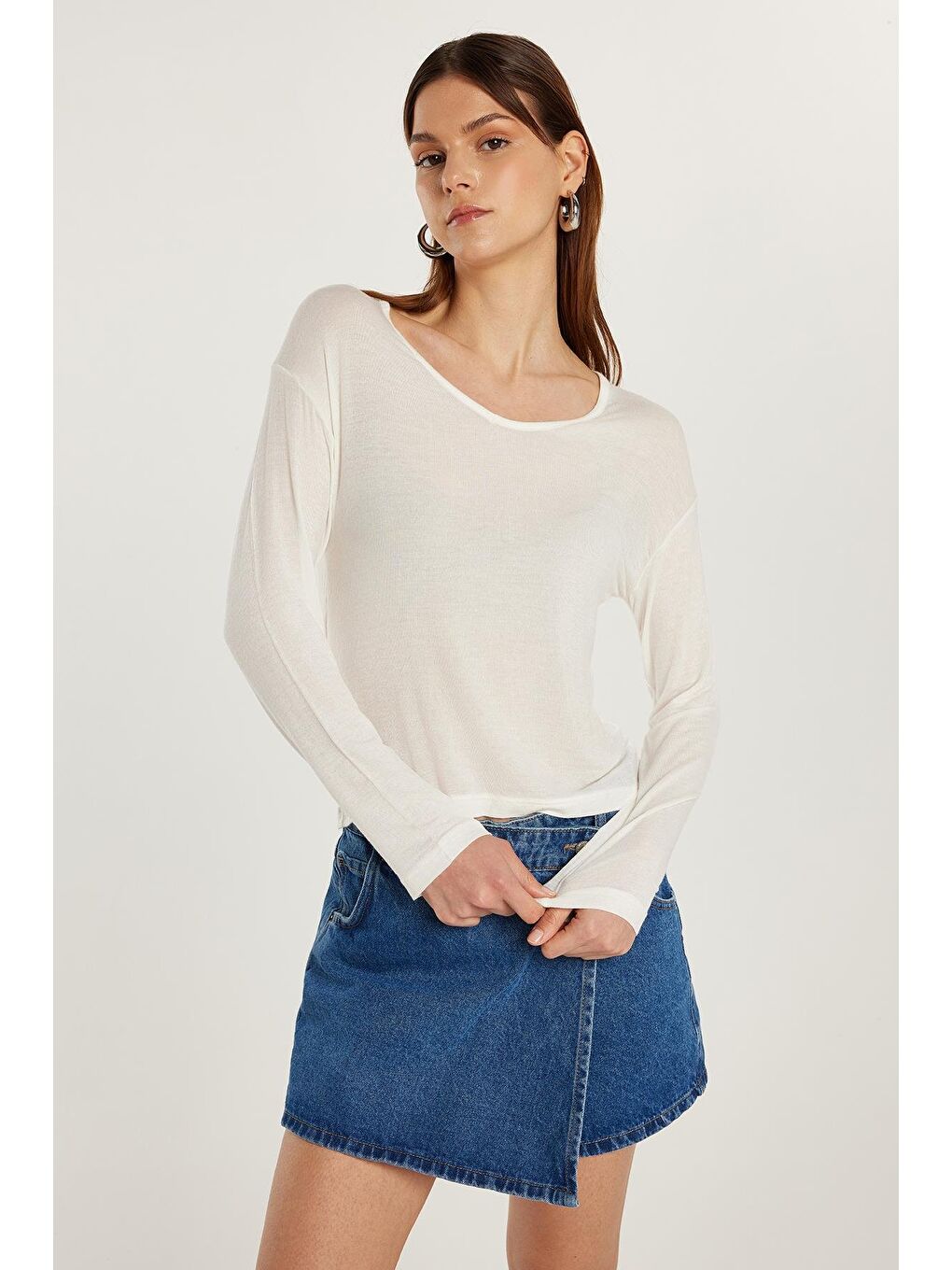 Kadın Standart Fit Lastikli Kol Geniş Yaka Ekru Bluz