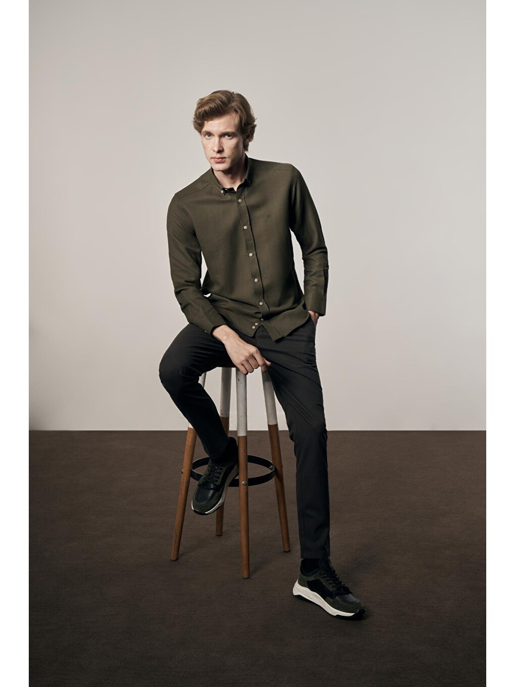 Koyu Haki Perfetto Düğmeli Yaka Uzun Kol Cepsiz Slim Fit Cls Gömlek 1004255173-1