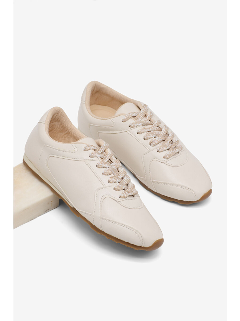Kadın Bej Cilt Kauçuk Taban Nefes Alabilen Bağcıklı Sneaker
