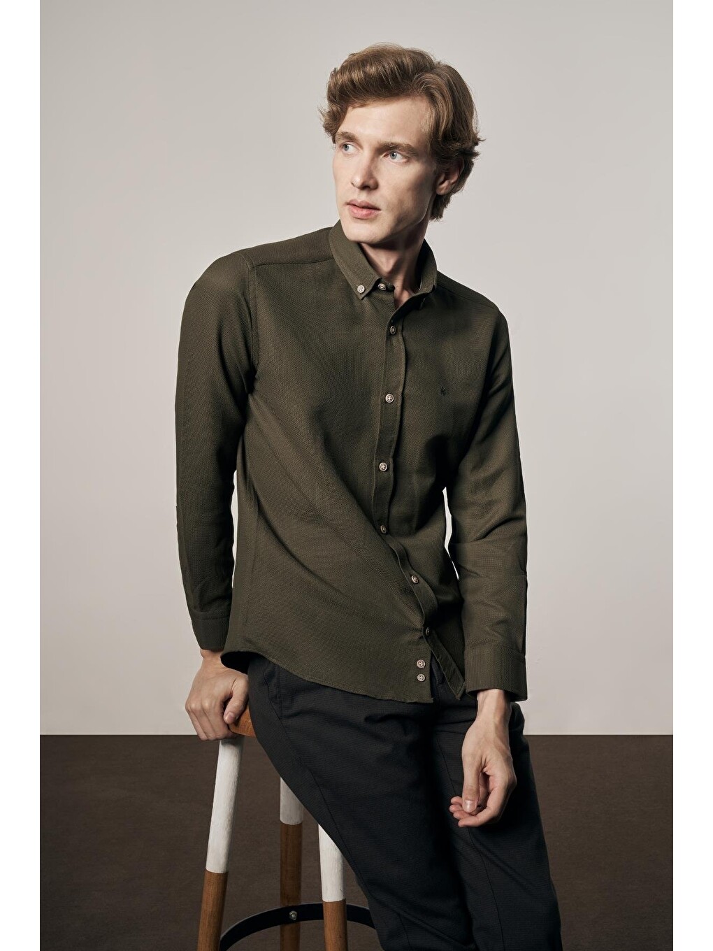 Koyu Haki Perfetto Düğmeli Yaka Uzun Kol Cepsiz Slim Fit Cls Gömlek 1004255173-2