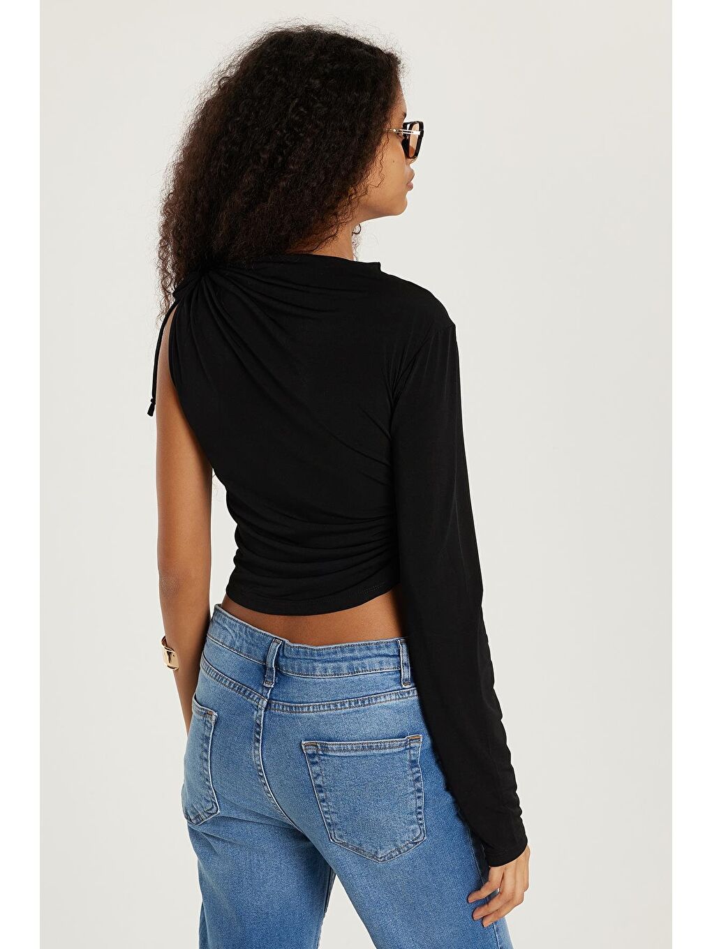 Kadın Slim Fit Dar Kesim Tek Kollu Yandan Bağcık Detaylı Siyah Bluz-4