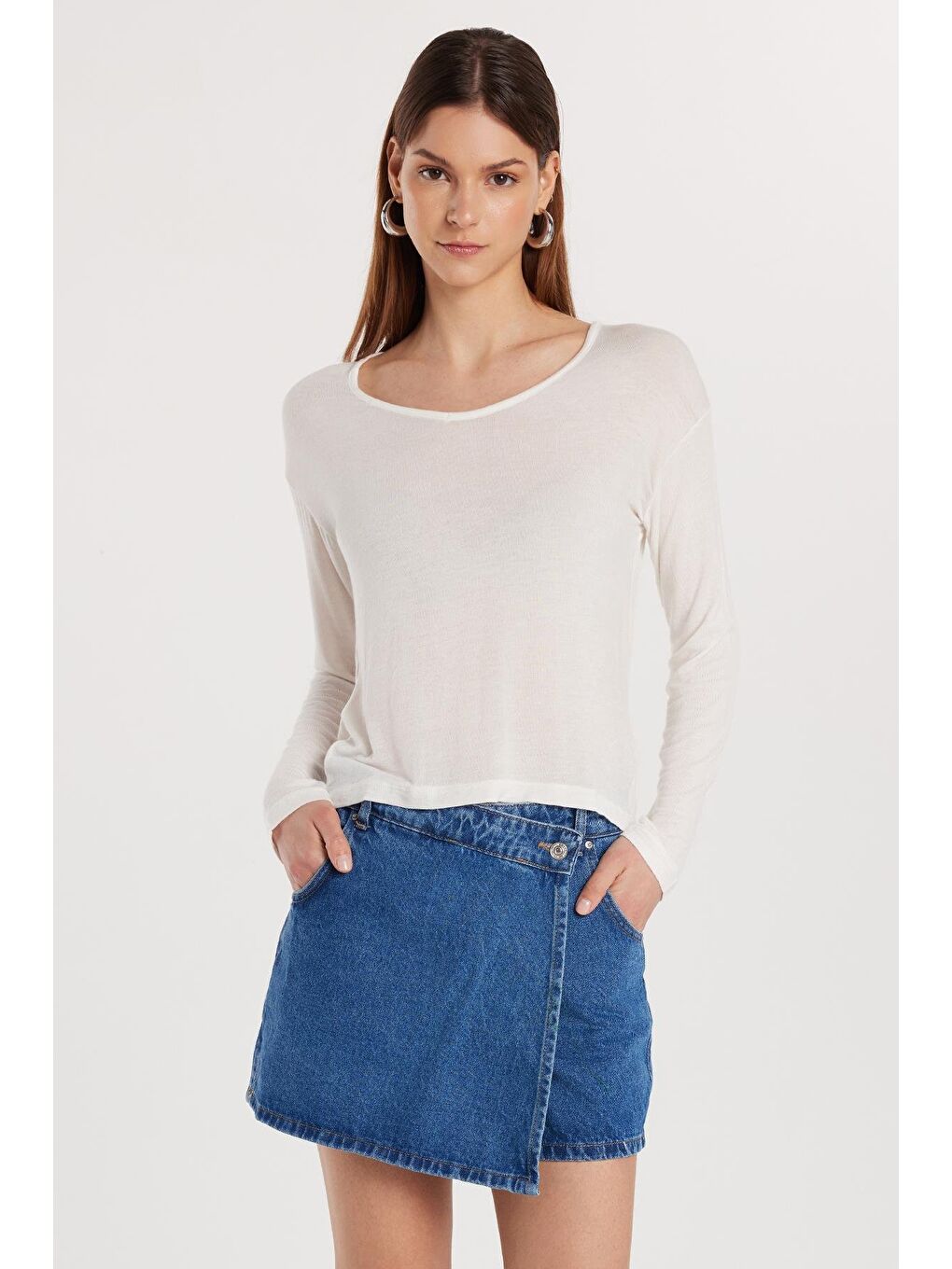 Kadın Standart Fit Lastikli Kol Geniş Yaka Ekru Bluz-2