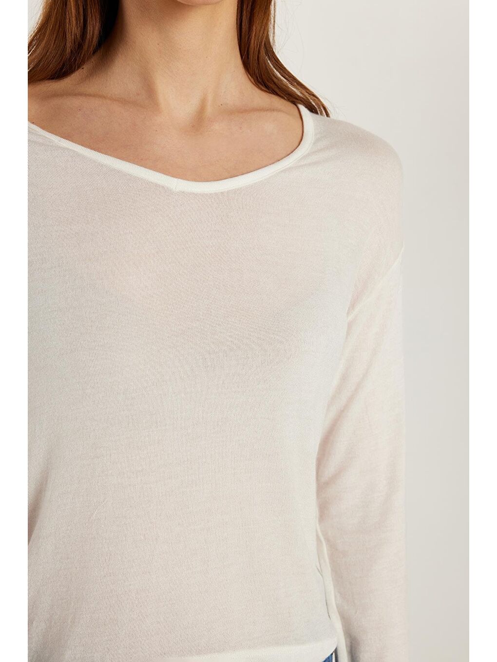 Kadın Standart Fit Lastikli Kol Geniş Yaka Ekru Bluz-3