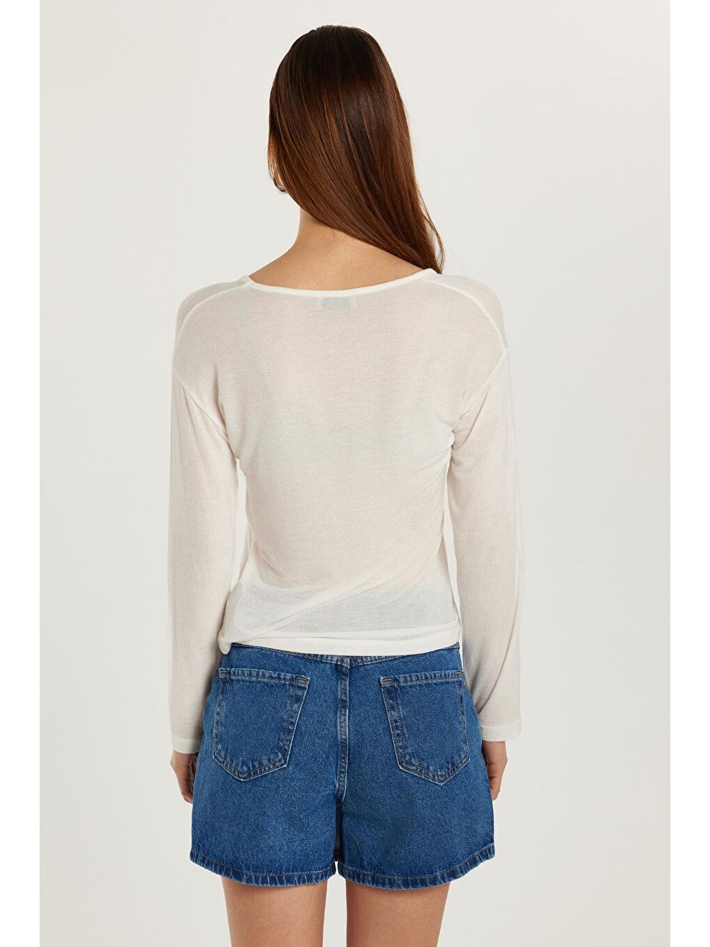 Kadın Standart Fit Lastikli Kol Geniş Yaka Ekru Bluz-4