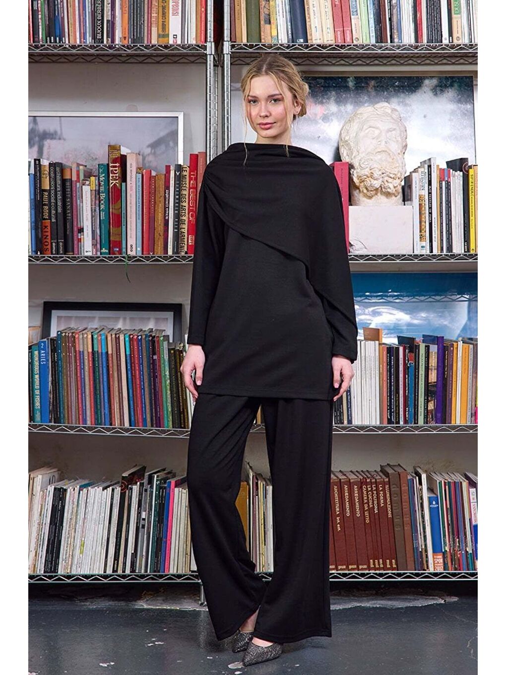 Siyah Atkılı Tunik Bol Paça Pantolon Takım