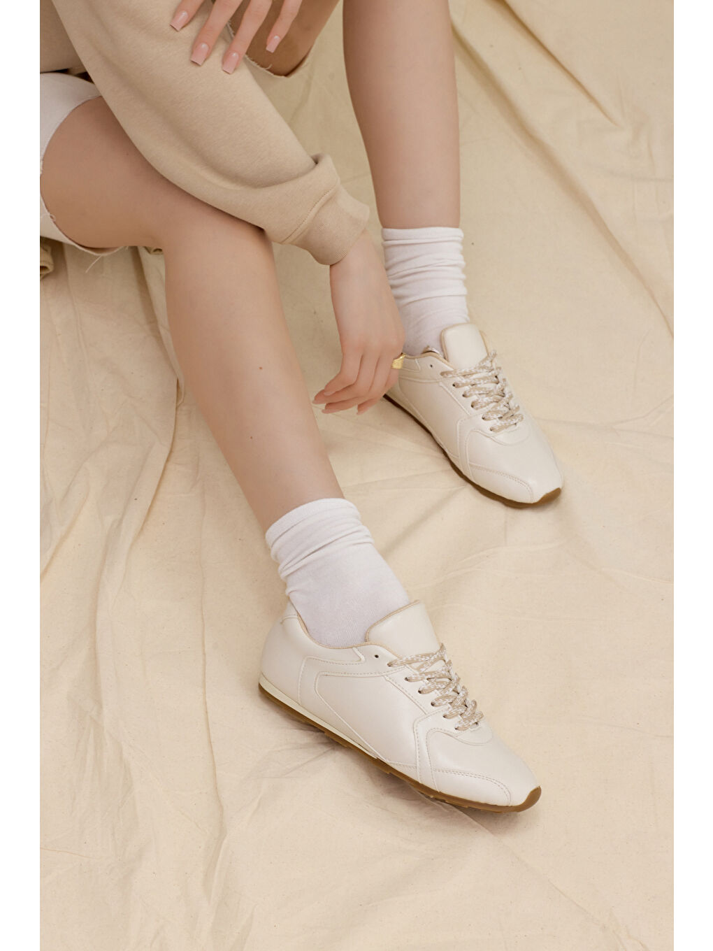 Kadın Bej Cilt Kauçuk Taban Nefes Alabilen Bağcıklı Sneaker-3