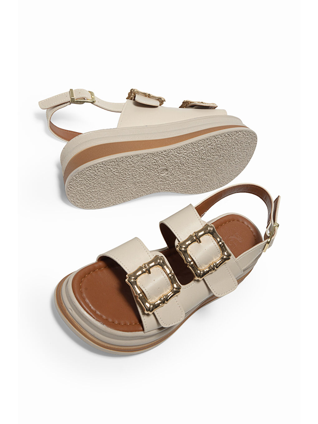 Kadın Bej Rahat Kalıp Yüksek Taban Tokalı Sandalet-3