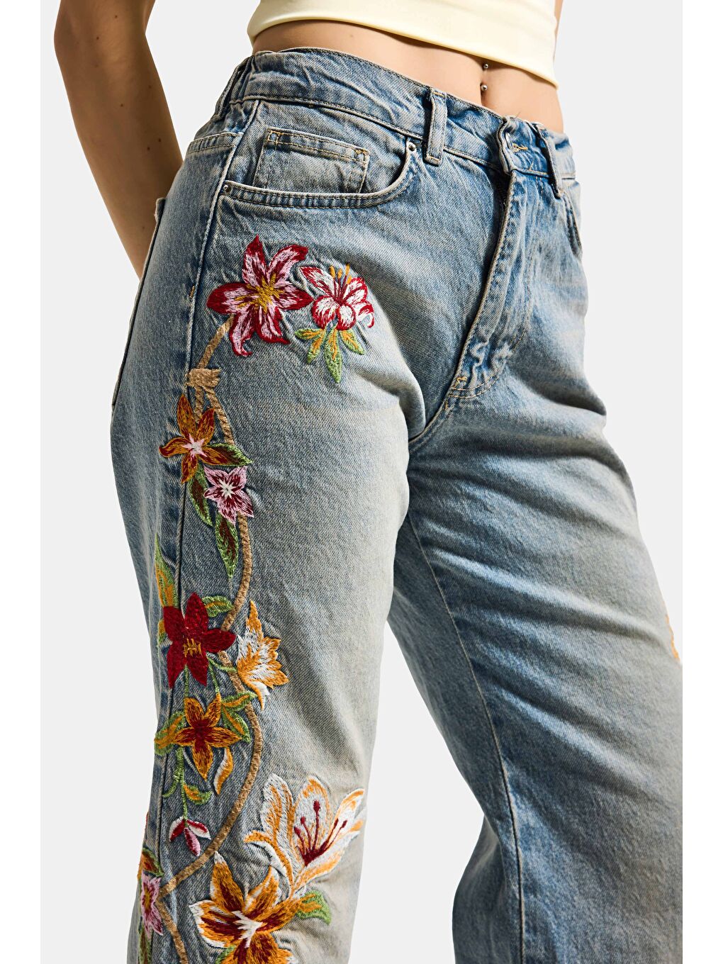 Mavi Kadın Jean Rengi 4s6-32 Flare Fit Beli Lastikli Özel Çiçek Desen Nakışlı Tasarım Denim Jean-5