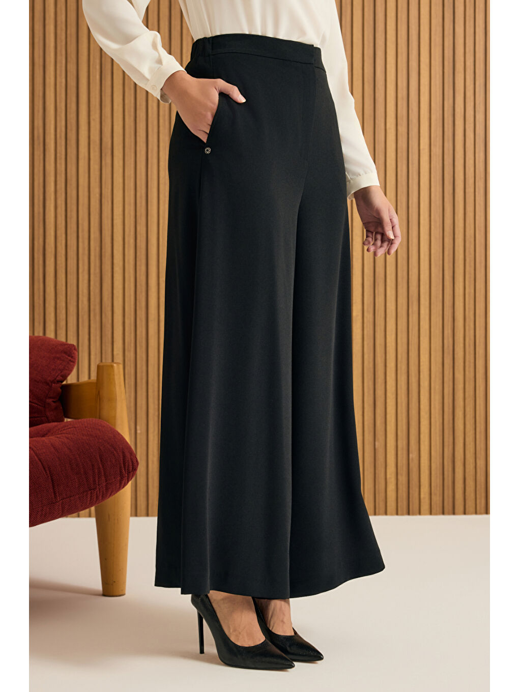 Siyah Beli Lastik Detaylı Dökümlü Pantolon Etek-2