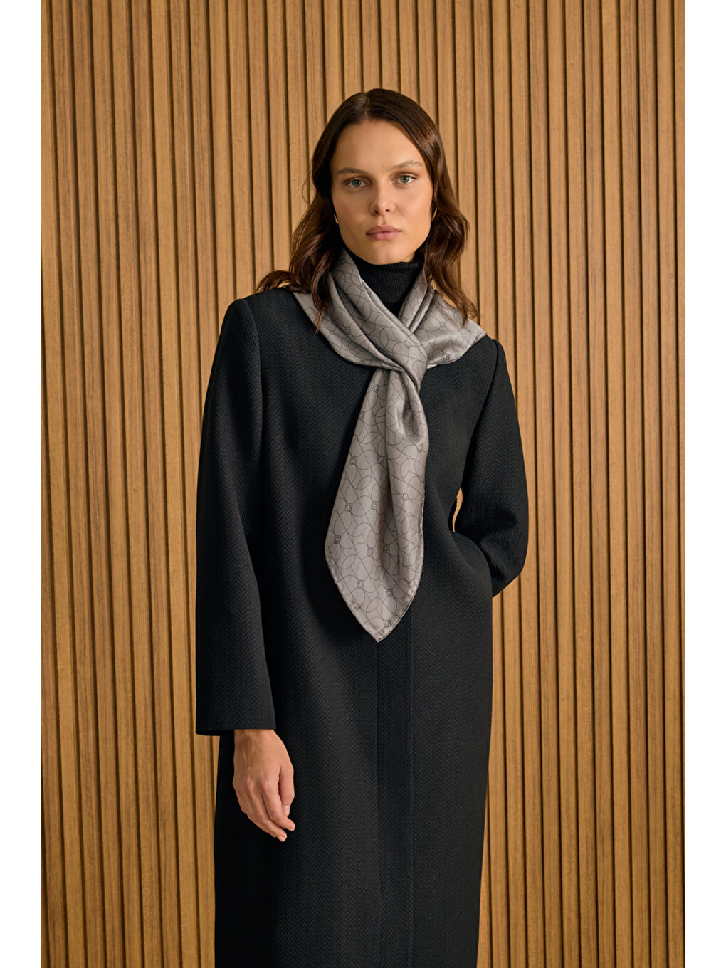 Siyah Özel Dokulu Kumaş Pardösü