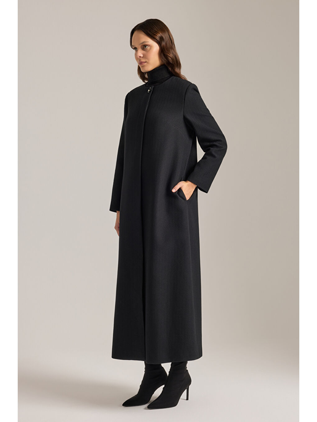 Siyah Özel Dokulu Kumaş Pardösü-3