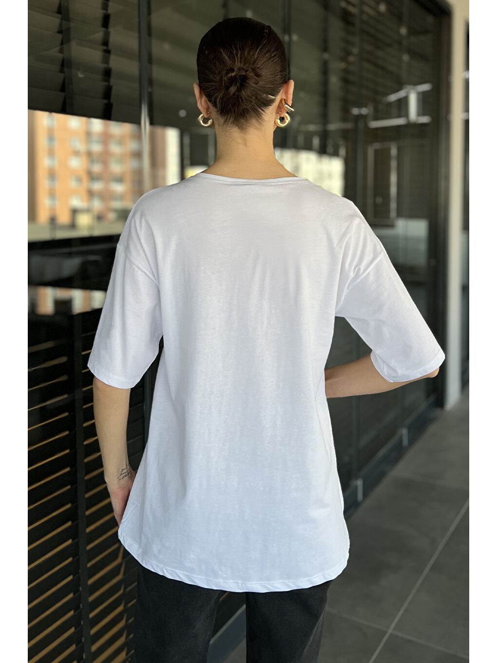 Beyaz Ön Leopar Desen Kalp Baskılı Bisiklet Yaka Kadın Tişört-2