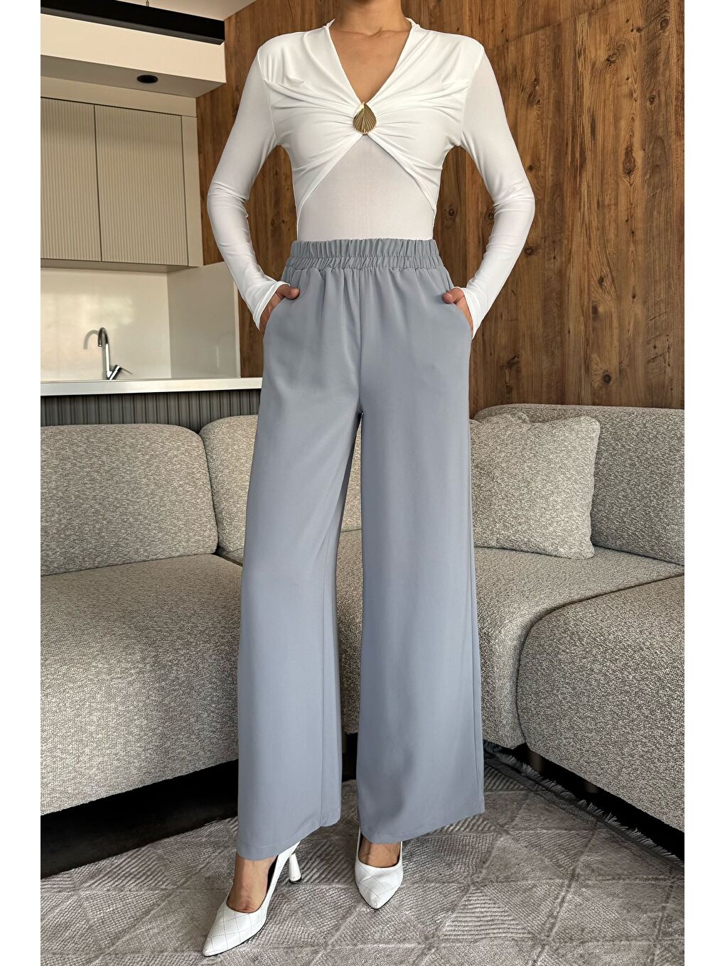 Gri Kadın Bol Paça Bel Lastikli Kumaş Pantolon-1