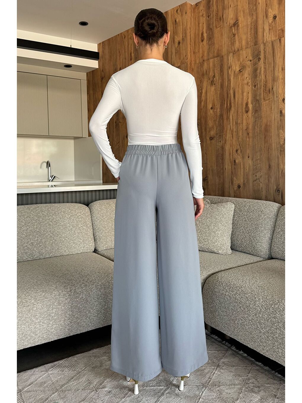 Gri Kadın Bol Paça Bel Lastikli Kumaş Pantolon-2