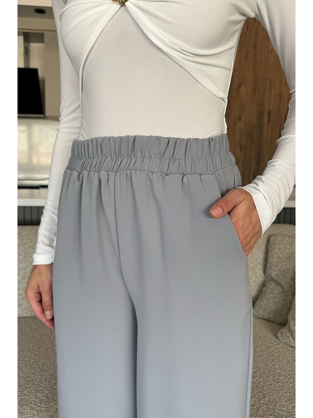 Gri Kadın Bol Paça Bel Lastikli Kumaş Pantolon-3