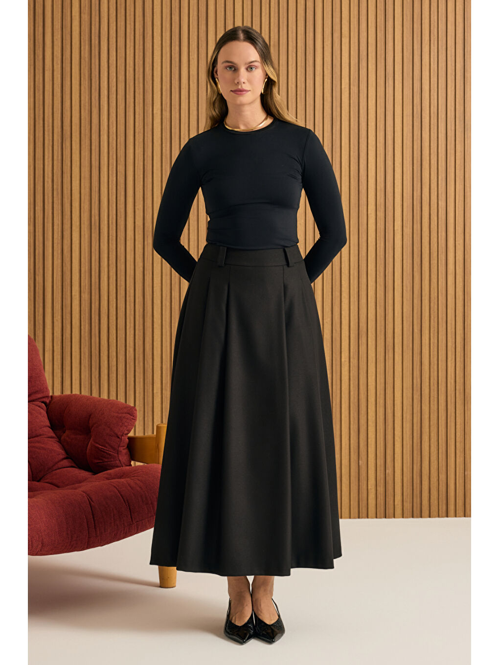 Siyah Pileli Kloş Dokuma Etek-2